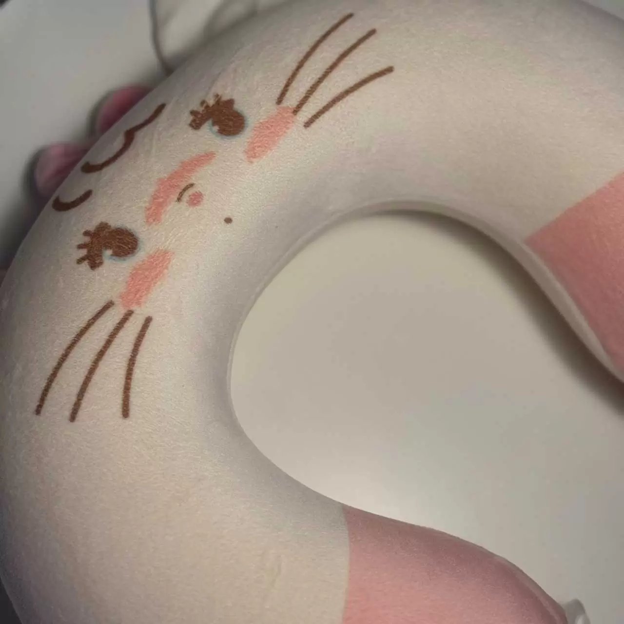 หมอนรองคอสุดนุ่ม พกพาสะดวก หลับสบายทุกที่ ทั้งบนเครื่องบิน รถ หรือออฟฟิศ